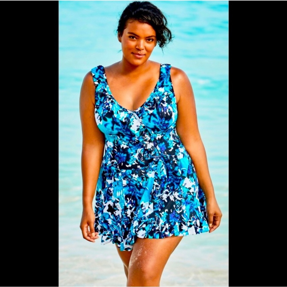 ⭐️NWT Beautiful Plus Size Swim Dress!! Size 18!!⭐️